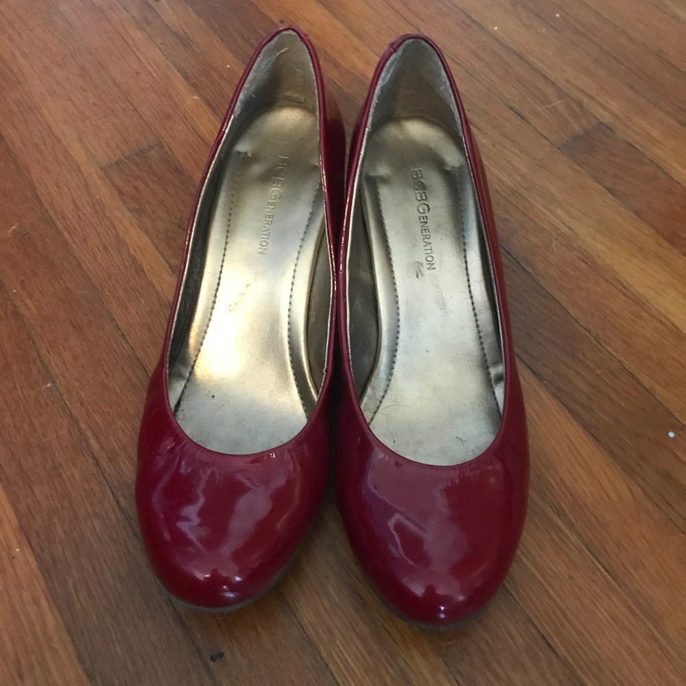 BCBG red wedges